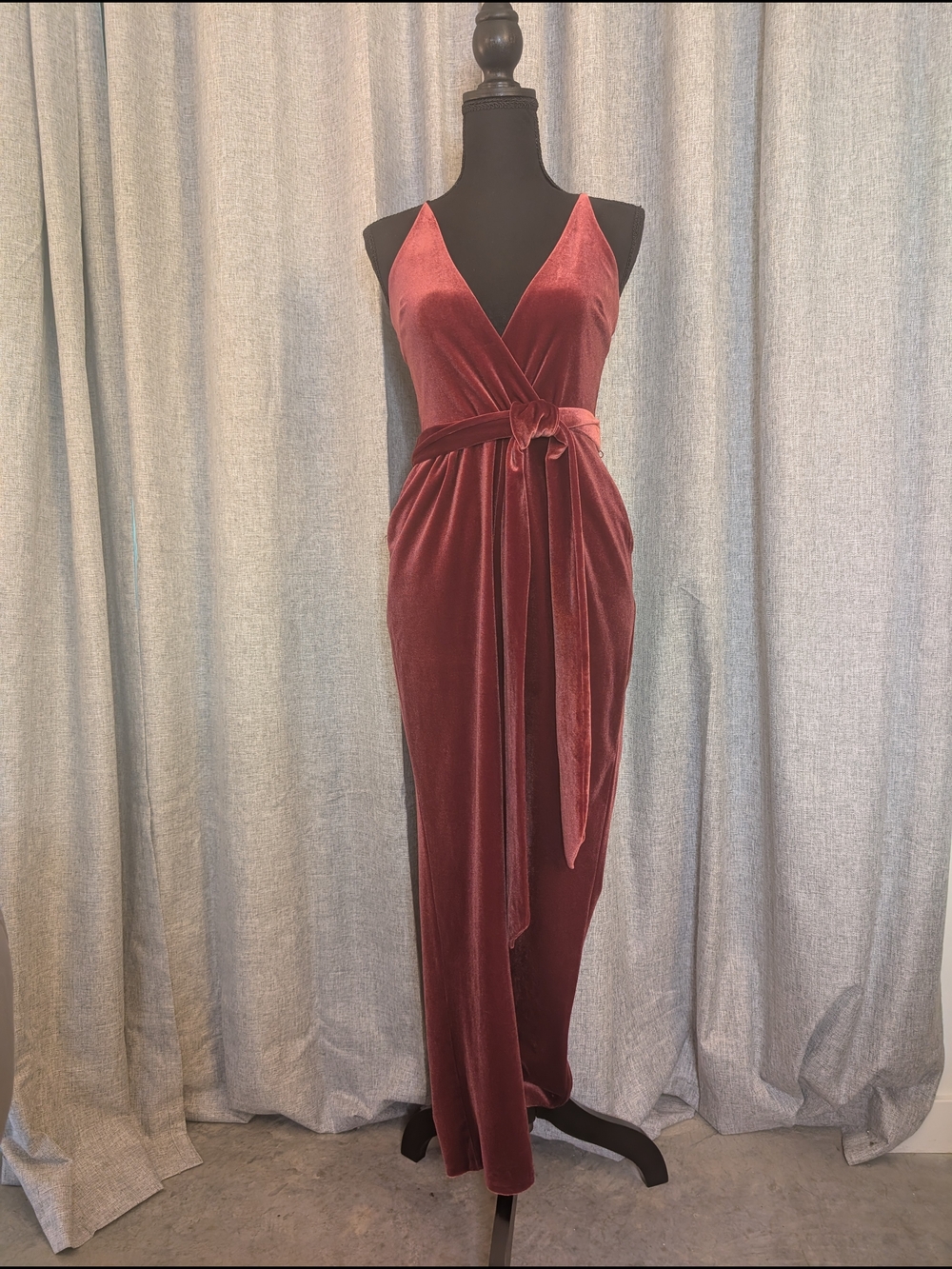 Elegant Velvet V-neck Belted Jumpsuit in Burgundy